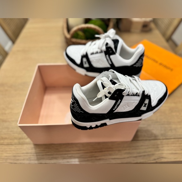 Louis Vuitton LV Trainer Sneaker - Picture 10 of 17
